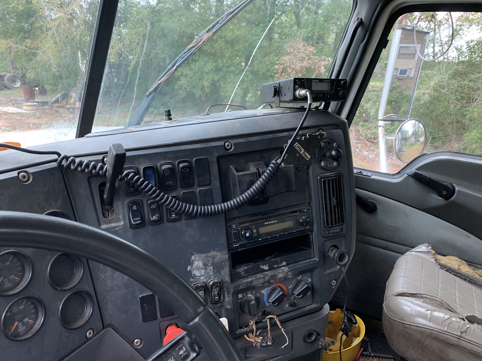 2010 MACK CHU613 - Image 11